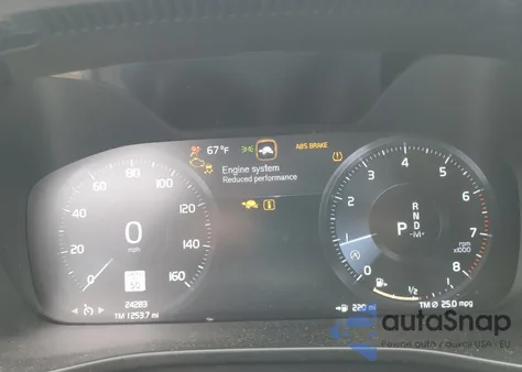 2021 Volvo Xc40 T5 Momentum z USA, uszkodzony, nr VIN YV4162UK7M2563404